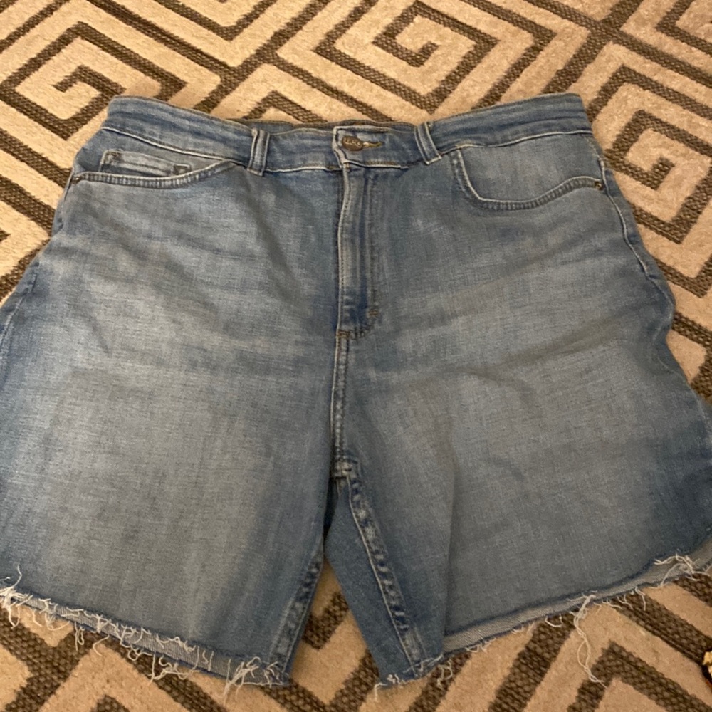 Relaxed fit short high rise
